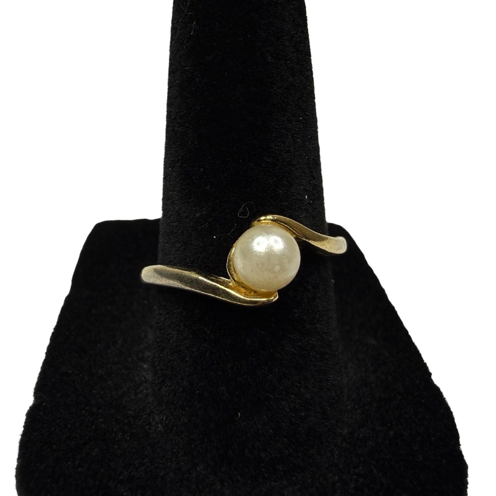 Vintage Style Elegant Gold Tone Faux Pearl Bypass Ring Classic Jewelry Size 7.5